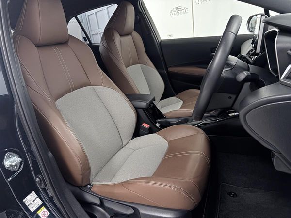 2020 Toyota Corolla SPORT 1.8G HYBRID Premium Leather Carousel 12