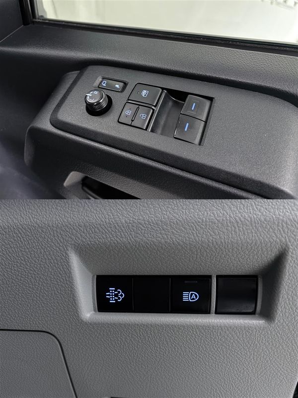 2023 Toyota Hiace 2.8D ZR GVN,Carplay,Service history