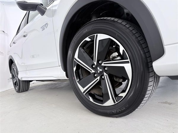 2020 Mitsubishi Eclipse Cross PHEV 4WD,360 camera,HUD,CARPLAY Carousel 6