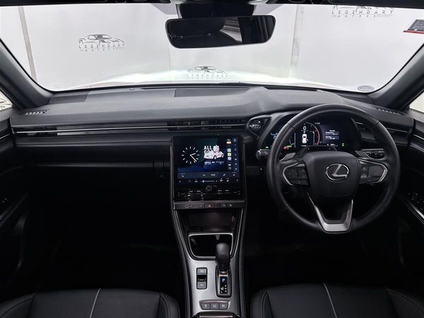 2025 Lexus LBX RELAX AWD HYBRID,Eletric boot Carousel 9