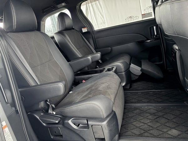 2016 Toyota Estima Aeras Premium,4WD,Hybrid,Full leather,low km Carousel 10