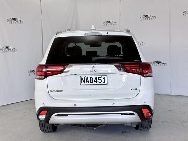 2020 Mitsubishi Outlander XLS,4WD,7 seaters,Carplay,BSM Carousel 4