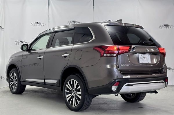 2020 Mitsubishi Outlander 4WD,360 camera,7 Seaters,33824 KM Carousel 3