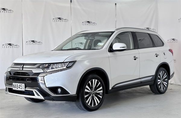 2020 Mitsubishi Outlander XLS,4WD,7 seaters,Carplay,BSM Carousel 2
