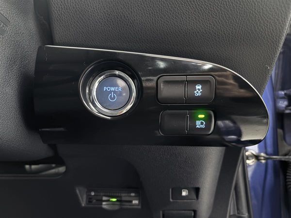 2015 Toyota Prius 1.8S Reverse Camera,Radar cruise Carousel 14