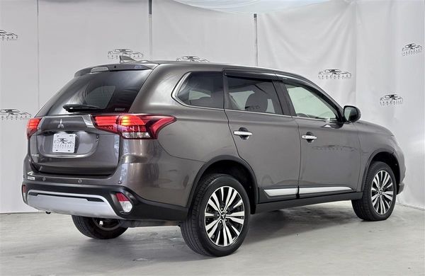 2020 Mitsubishi Outlander 4WD,360 camera,7 Seaters,33824 KM Carousel 5
