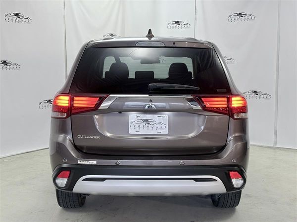 2020 Mitsubishi Outlander 4WD,360 camera,7 Seaters,33824 KM Carousel 4