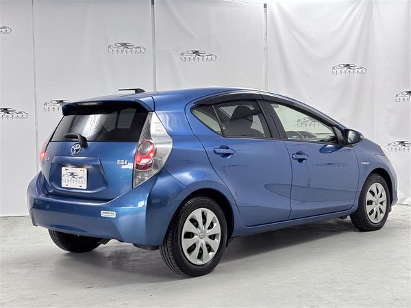 2012 Toyota Aqua HYBRID S,Push start,Service history Carousel 5