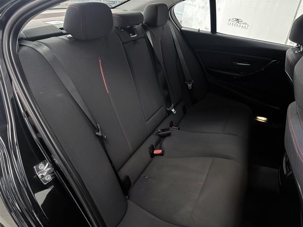 2012 BMW 320i Apple Carplay,Eletric seats,2.0P TURBO Carousel 8