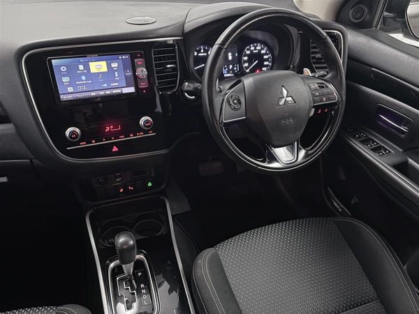 2020 Mitsubishi Outlander 4WD,360 camera,7 Seaters,33824 KM Carousel 16