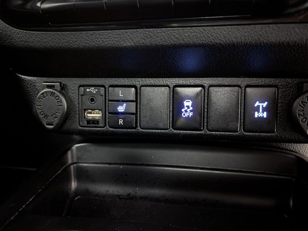 2019 Toyota Hilux SR5 Cruiser,2WD,NZ NEW,tow bar Carousel 14