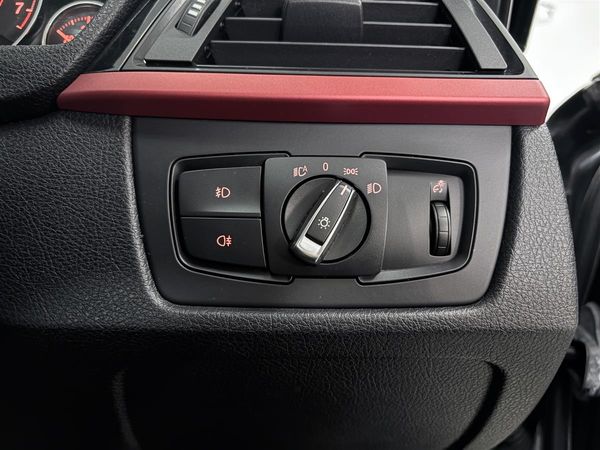 2012 BMW 320i Apple Carplay,Eletric seats,2.0P TURBO Carousel 13