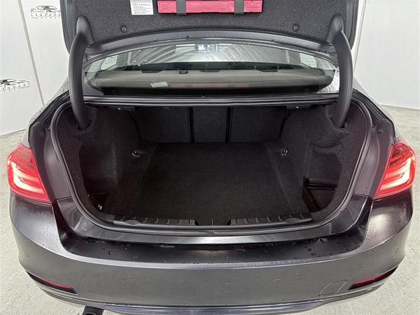 2012 BMW 320i Apple Carplay,Eletric seats,2.0P TURBO Carousel 7