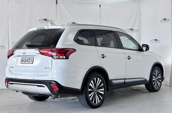 2020 Mitsubishi Outlander XLS,4WD,7 seaters,Carplay,BSM Carousel 5