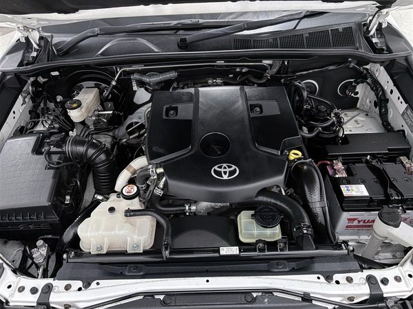 2019 Toyota Hilux SR5 Cruiser,2WD,NZ NEW,tow bar Carousel 19