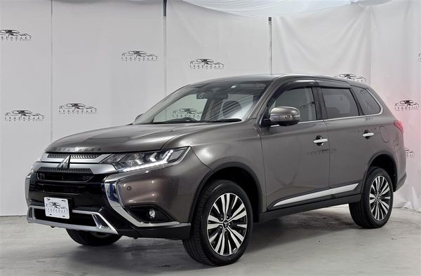 2020 Mitsubishi Outlander 4WD,360 camera,7 Seaters,33824 KM Carousel 2