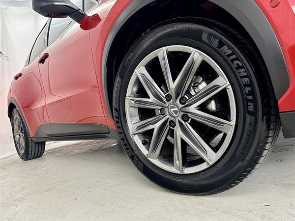 2025 Lexus LBX RELAX AWD HYBRID,Eletric boot Carousel 6