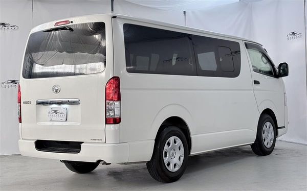 2021 Toyota Hiace GL 2.8 diesel, 6 SEATERS,Service history Carousel 5