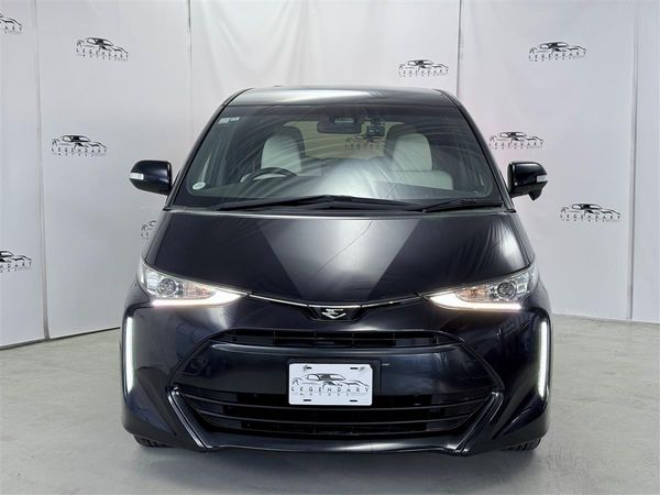 2016 Toyota Estima Aeras Premium,35352KM,Service history Carousel 1