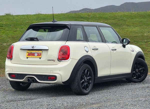 2015 Mini Cooper S 2.0ltr Turbo**SUPERB VALUE !! - IMMACULATE ** Carousel 7