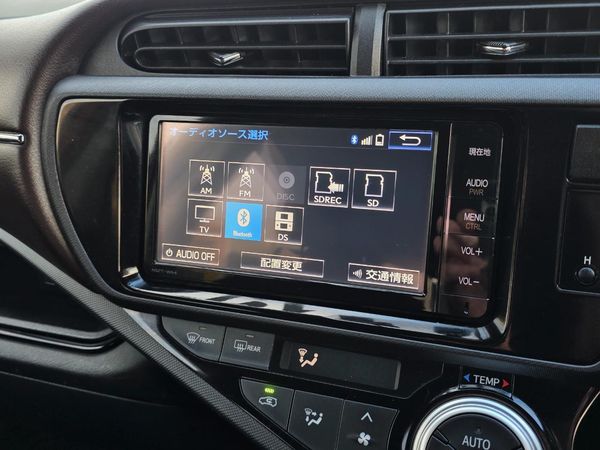 2015 Toyota Aqua G Hybrid**CRUISE- HEATED SEATS- LOW KMS ** Carousel 3