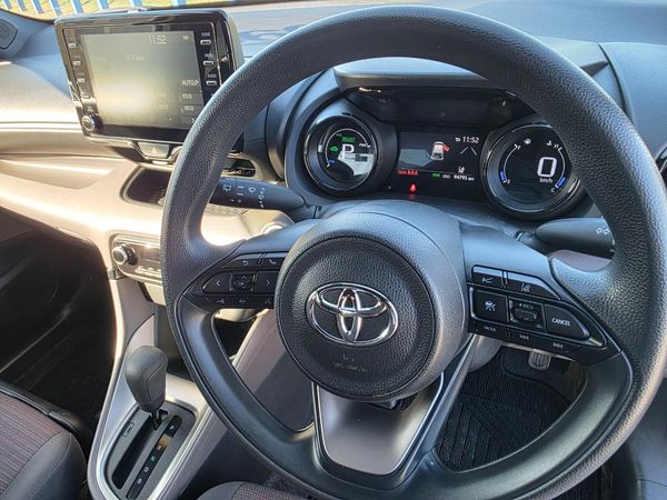 2020 Toyota Yaris 1.5lt Hybrid **G MODEL- RADAR CRUISE ** Carousel 17