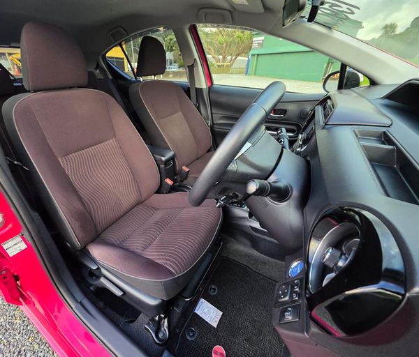 2015 Toyota Aqua G Hybrid**CRUISE- HEATED SEATS- LOW KMS ** Carousel 13