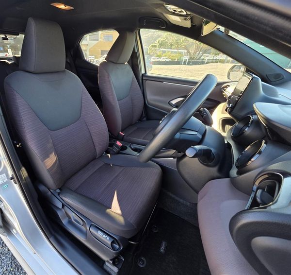 2020 Toyota Yaris 1.5lt Hybrid **G MODEL- RADAR CRUISE ** Carousel 15