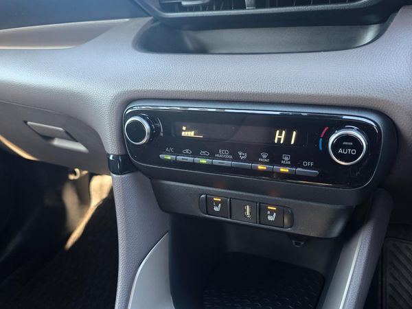 2020 Toyota Yaris 1.5lt Hybrid **G MODEL- RADAR CRUISE ** Carousel 3
