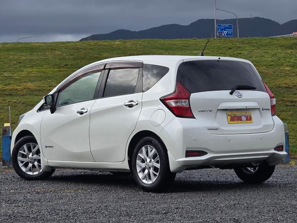 2017 Nissan Note e-Power Hybrid *MEDALIST - LEATHER* Carousel 10