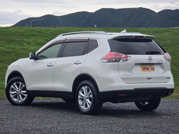 2014 Nissan X-Trail 2.0ltr ** 7 SEATER - SUNROOF - LEATHER ** Carousel 5