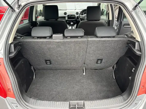2014 Mazda Demio Carousel 6