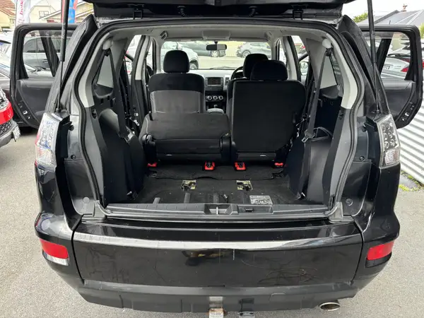 2009 Mitsubishi Outlander Carousel 6