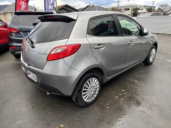 2014 Mazda Demio Carousel 7