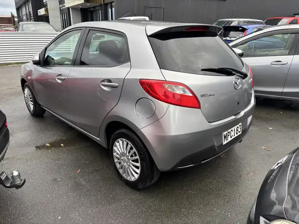 2014 Mazda Demio Carousel 8