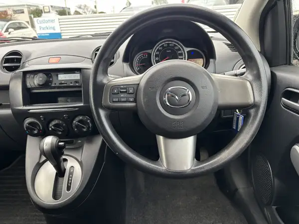 2014 Mazda Demio Carousel 3