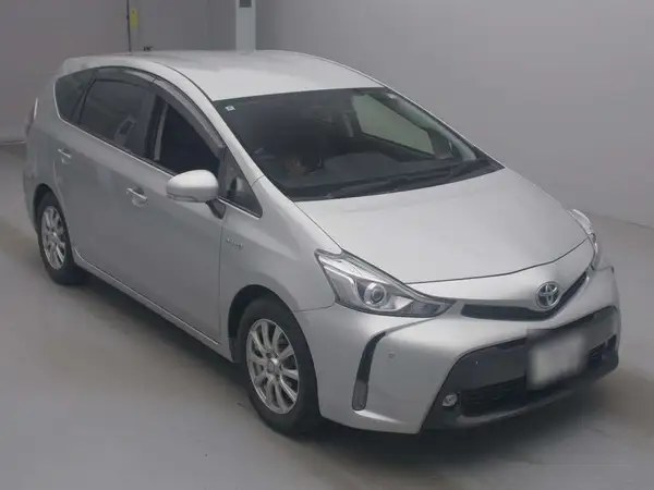 2015 Toyota Prius Alpha Hybrid