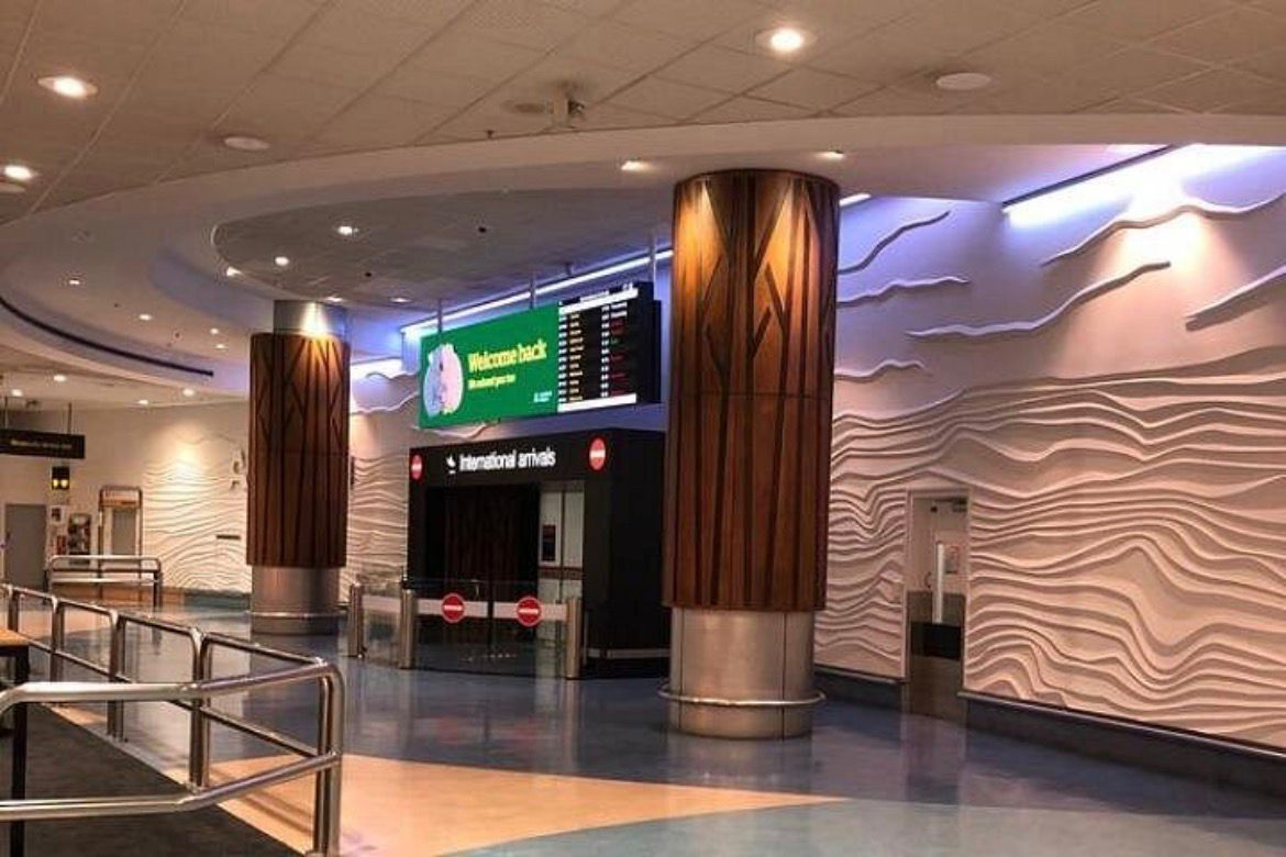 Private One-Way Transfer: Auckland Airport to Auckland City Hotel Carousel 6