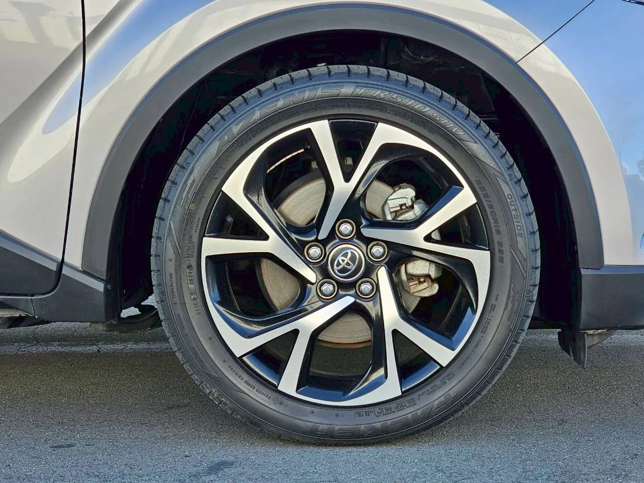 2018 Toyota C-HR Hybrid G LED Edition Dual Tone Carousel 9