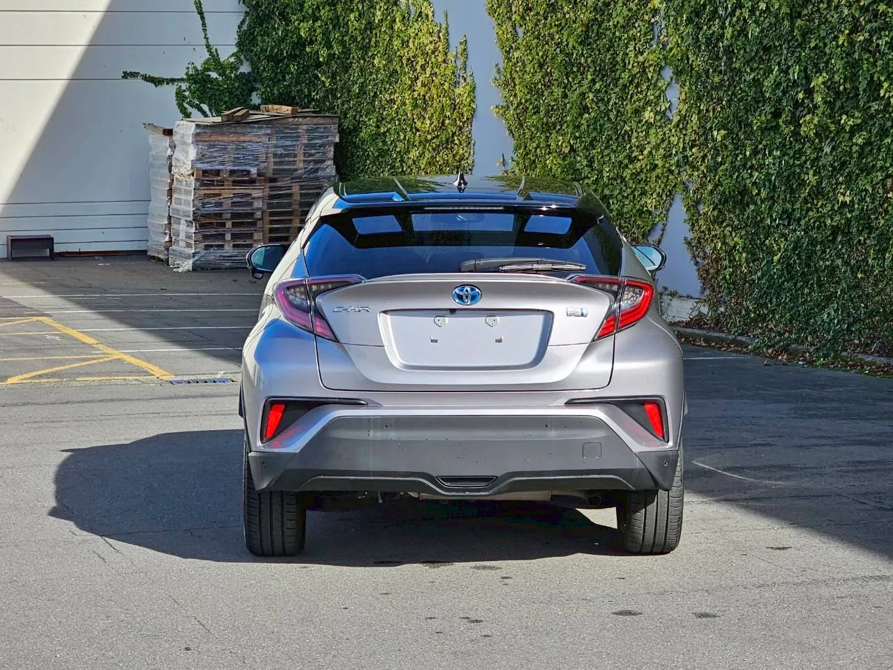 2018 Toyota C-HR Hybrid G LED Edition Dual Tone Carousel 4
