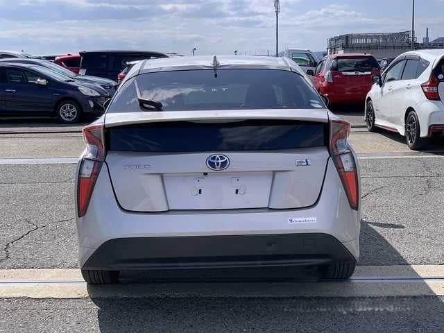 2017 Toyota Prius 1.8S Hybrid   Carousel 4