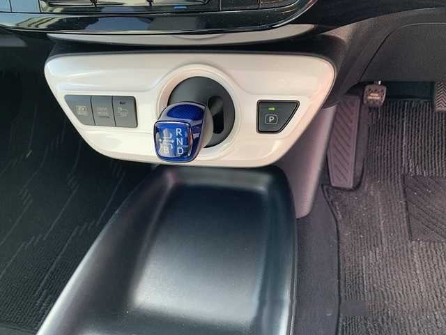 2017 Toyota Prius 1.8S Hybrid   Carousel 13