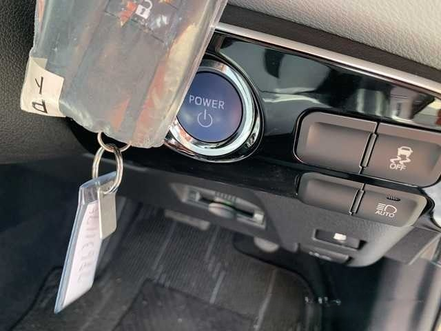 2017 Toyota Prius 1.8S Hybrid   Carousel 14