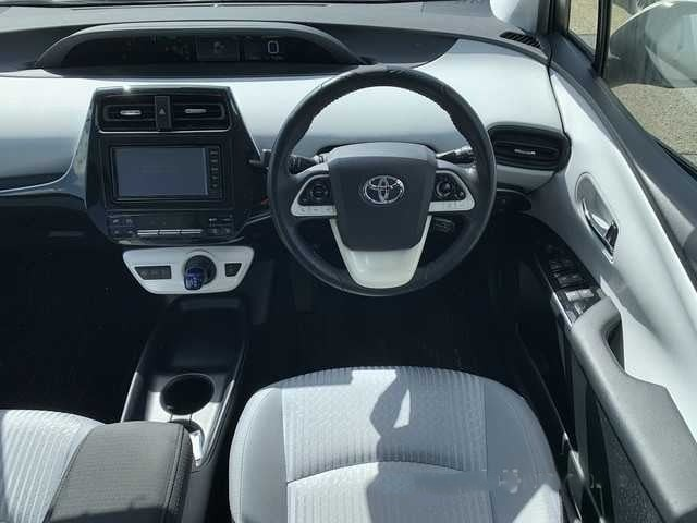 2017 Toyota Prius 1.8S Hybrid   Carousel 10
