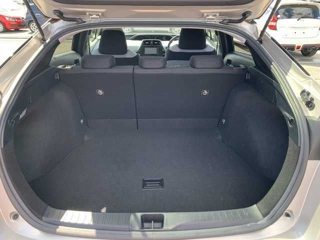 2017 Toyota Prius 1.8S Hybrid   Carousel 16