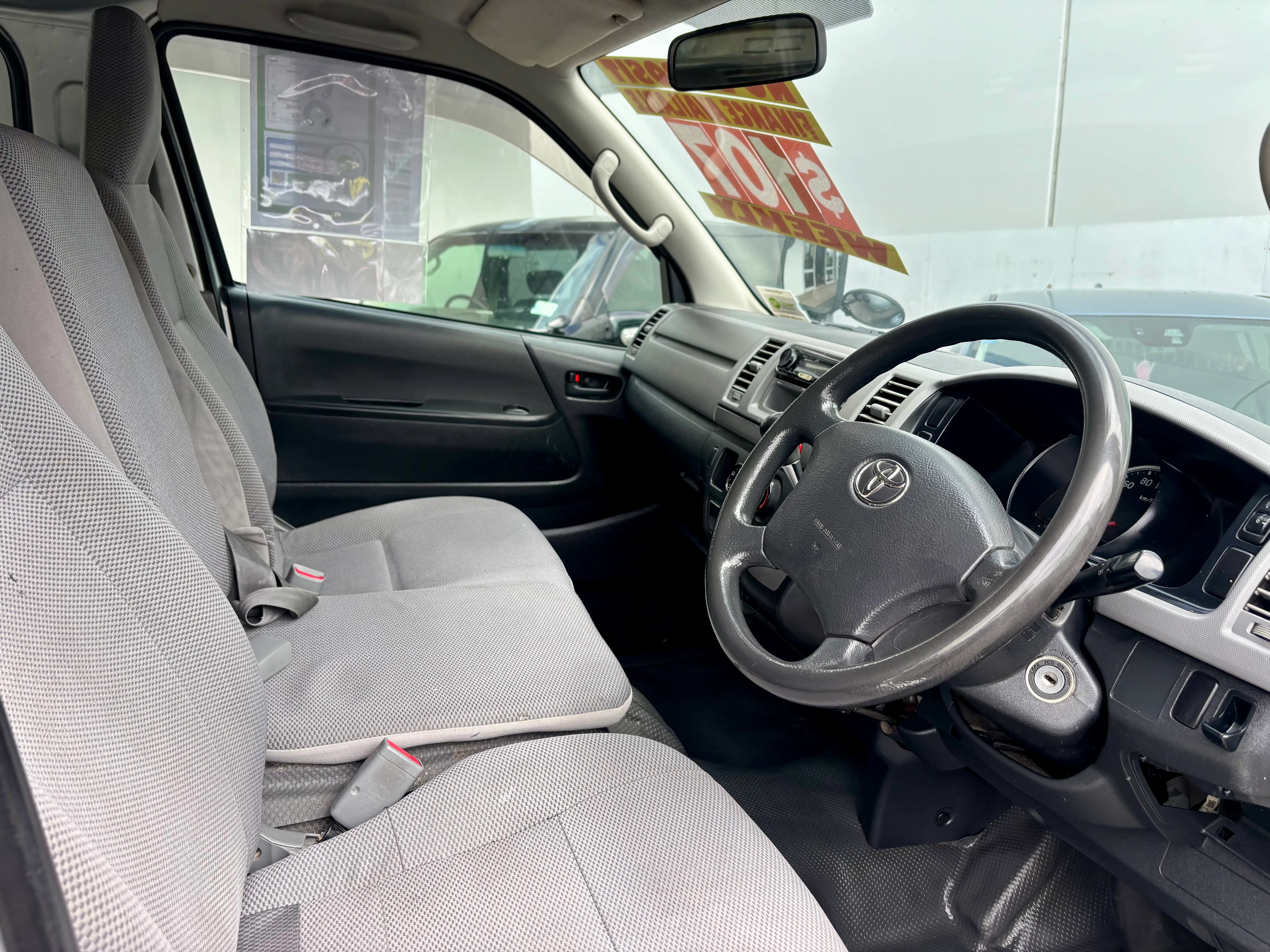 2009 Toyota Hiace  Carousel 9