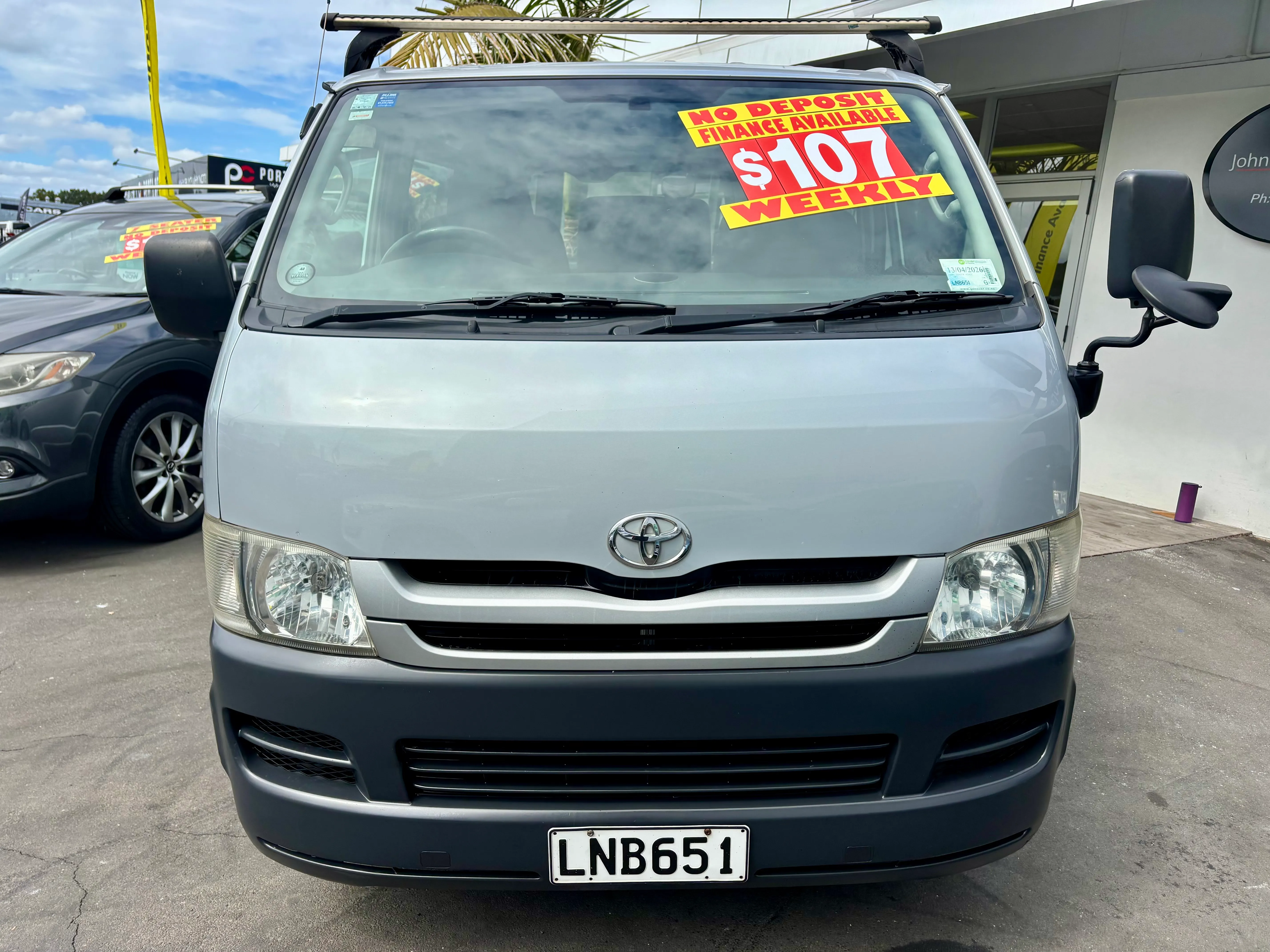 2009 Toyota Hiace  Carousel 2