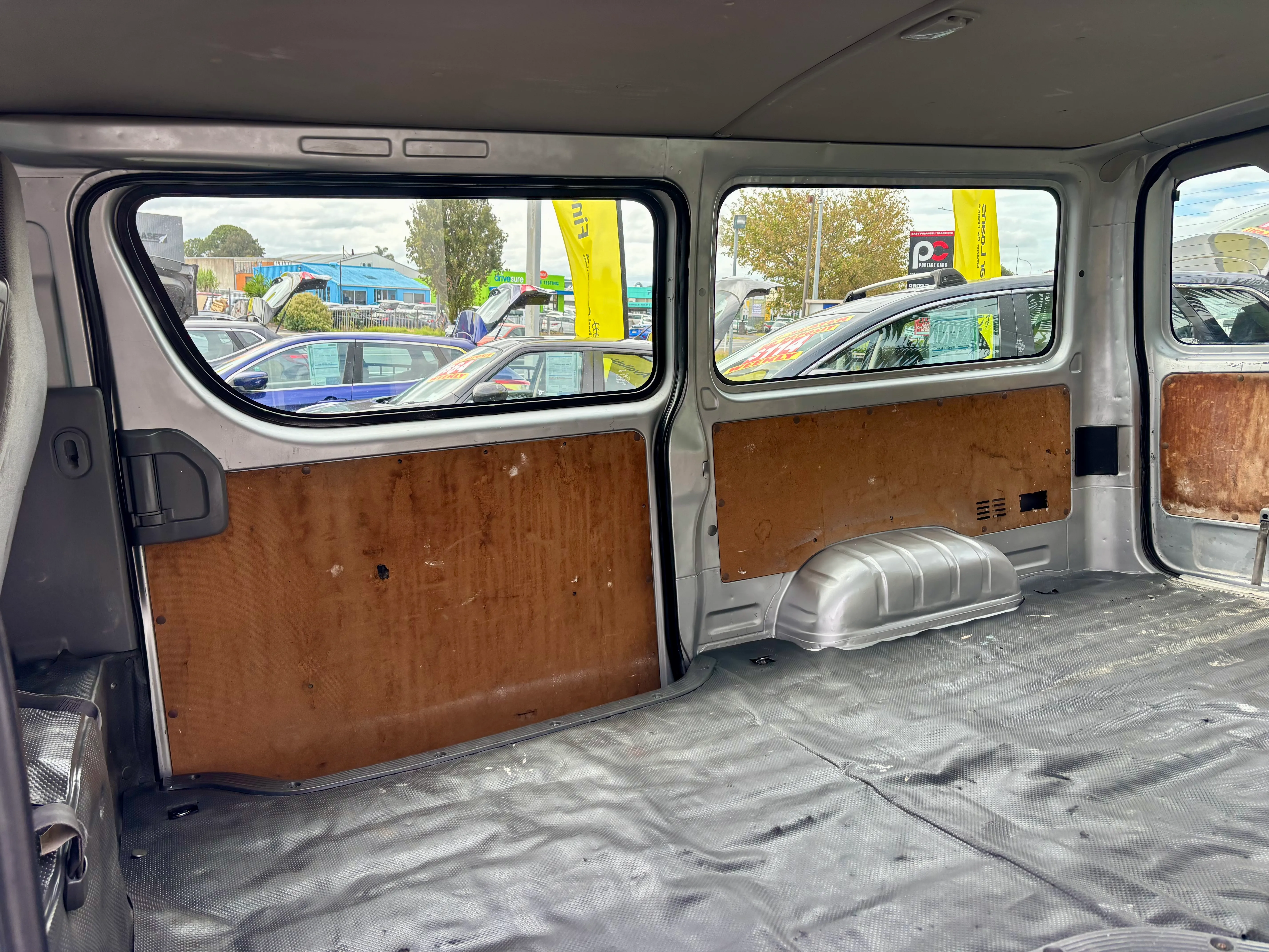 2009 Toyota Hiace  Carousel 8