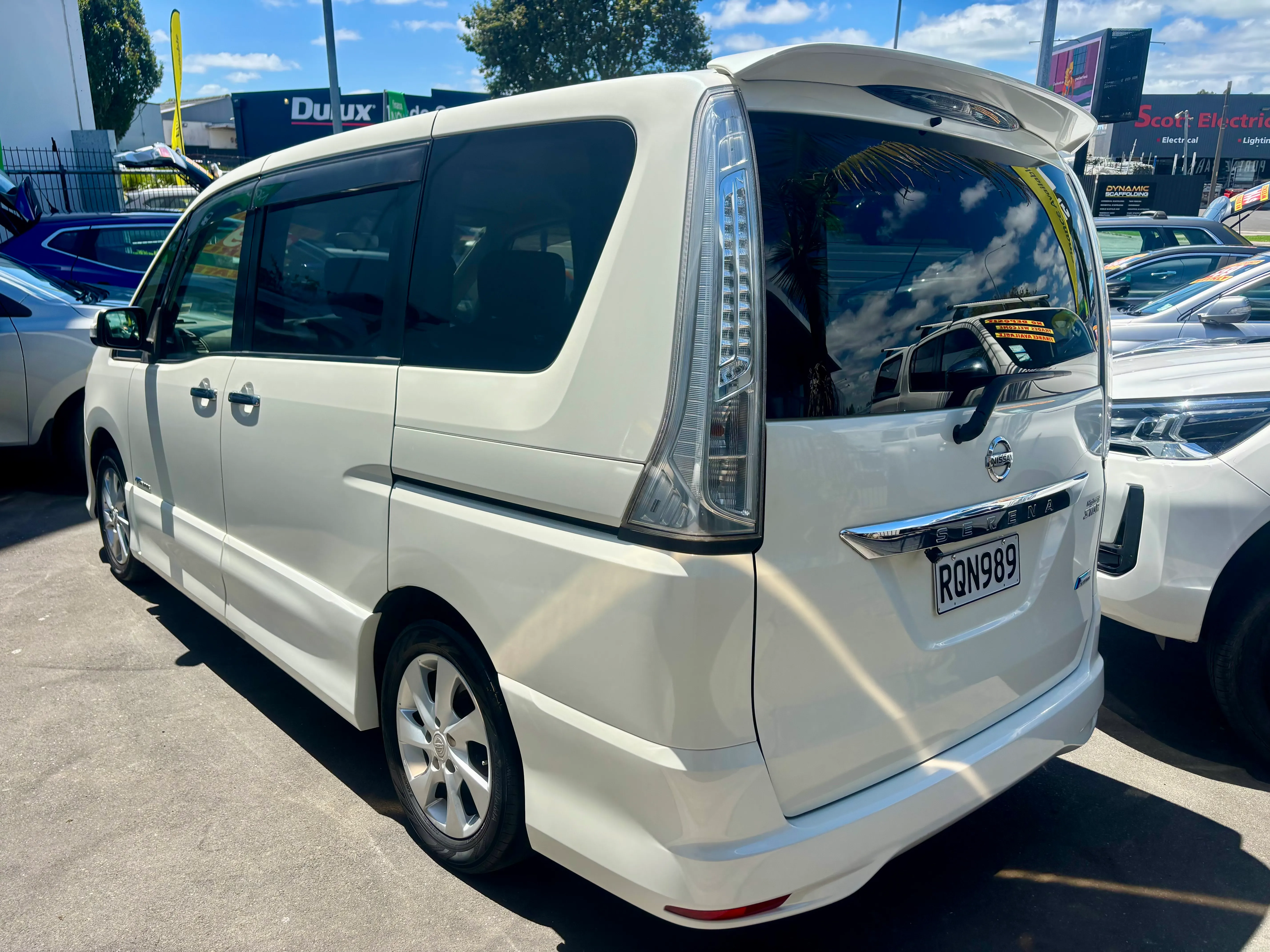 2013 Nissan Serena  Carousel 5