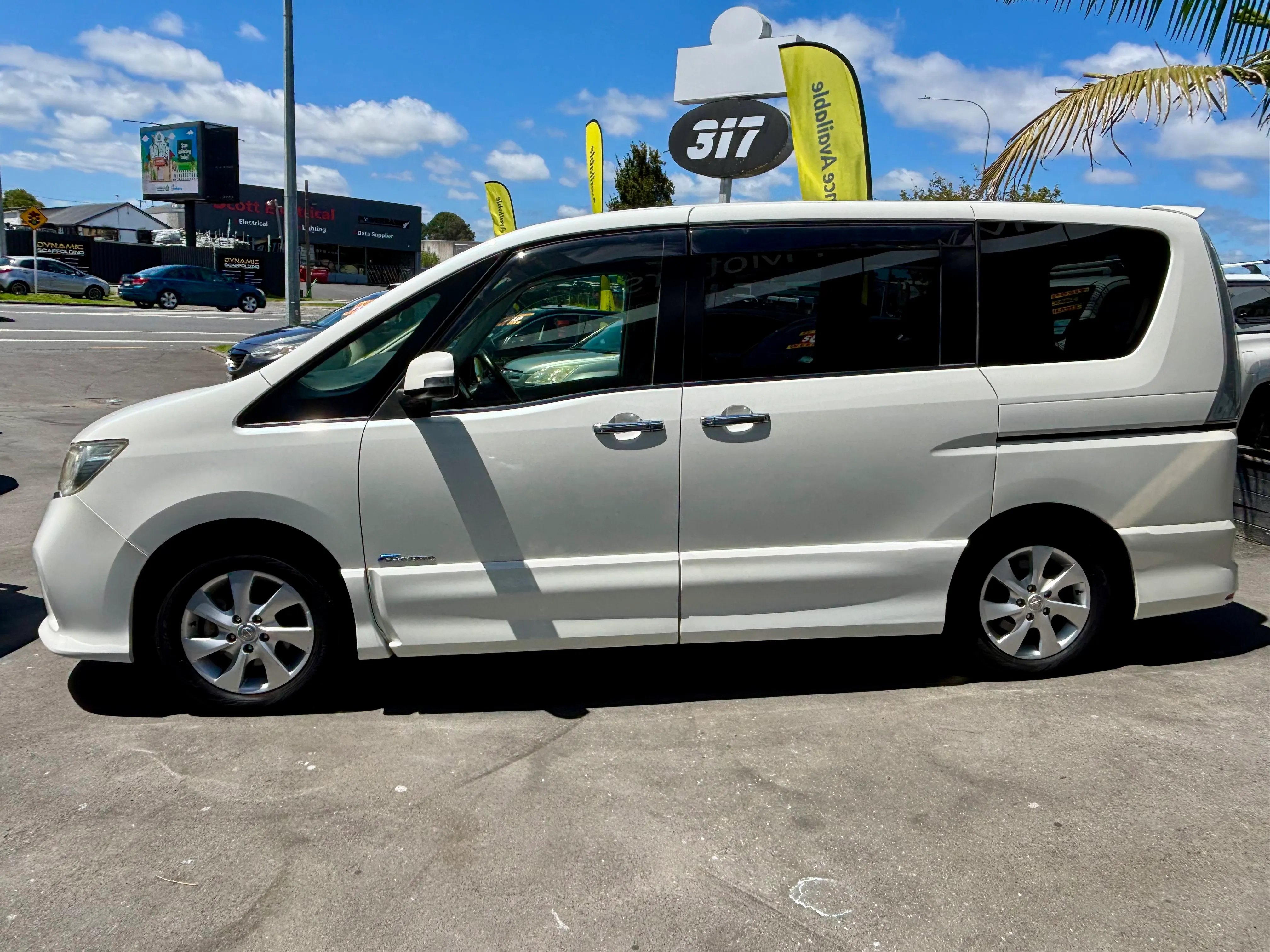 2013 Nissan Serena  Carousel 4